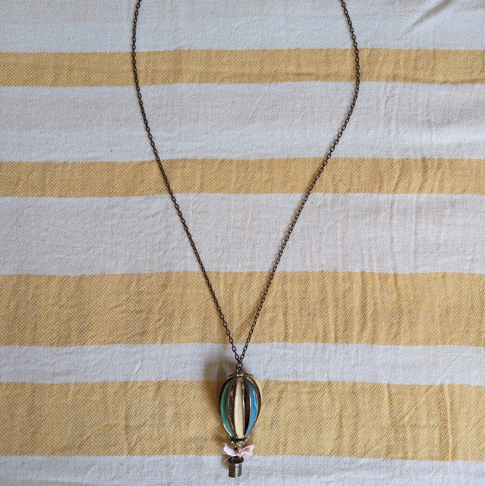 Vintage Hot Air Balloon Pendant Statement Necklace - Picture 3 of 4